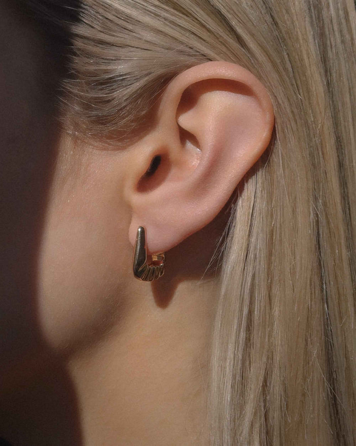 Astrid Hoops
