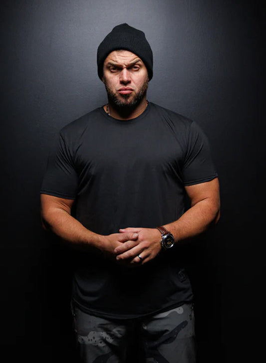 ESSENTIAL BLACK TEE