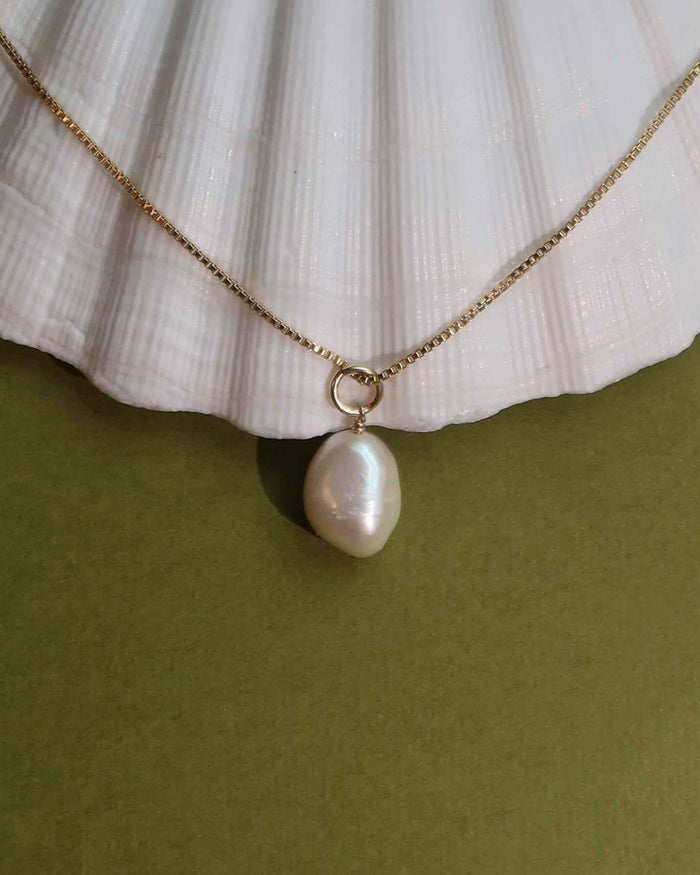 Imogen Pearl Pendant Necklace