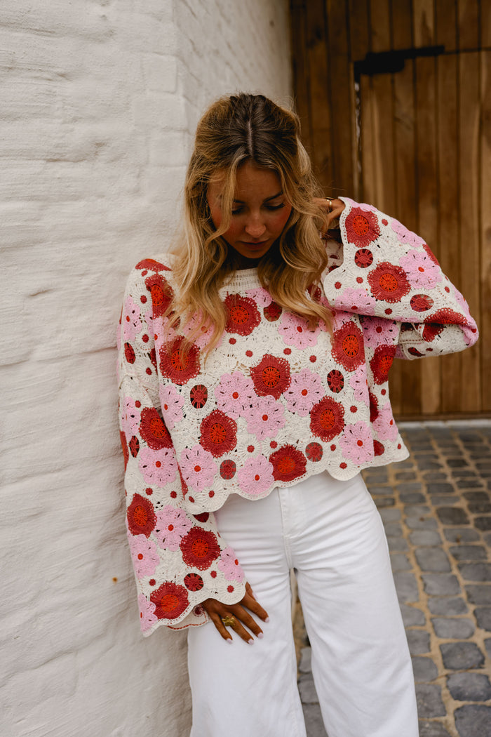 Floral crochet Tanja blouse round neckline detail