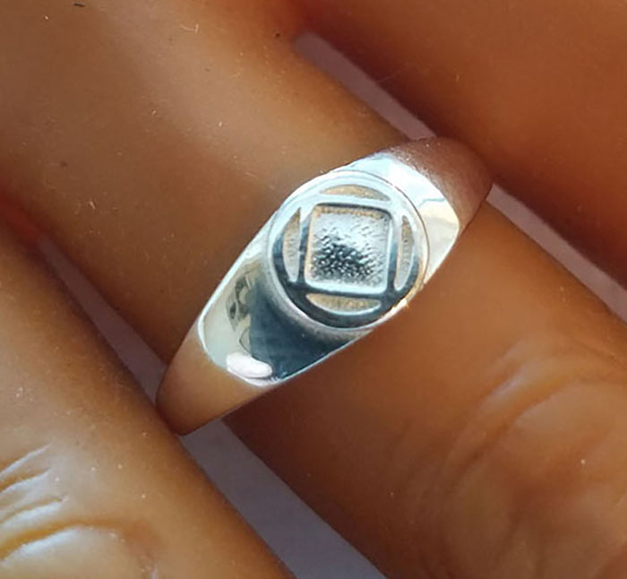 SMALL SOLID SERVICE SYMBOL RING - nawears