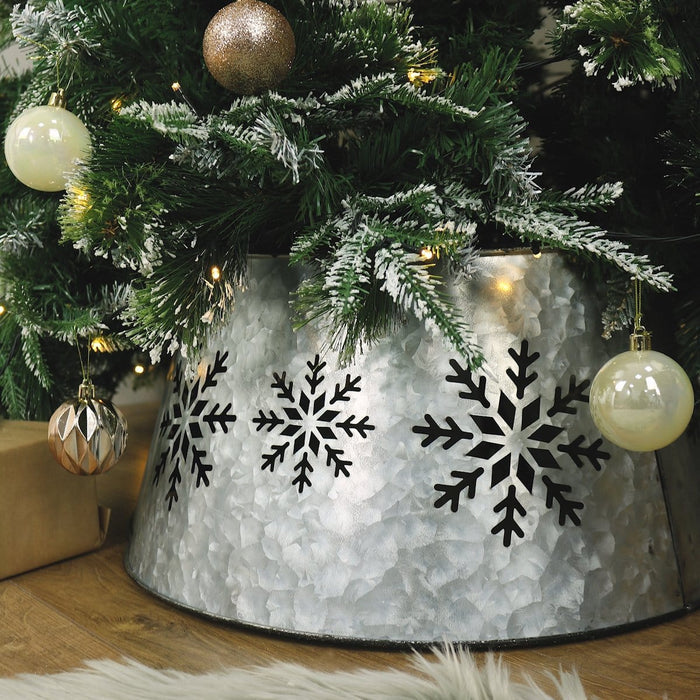 Silver Metal Christmas Tree Skirt with Snowflake Design & Warm White LED Lights – Festive Tin Tree Collar