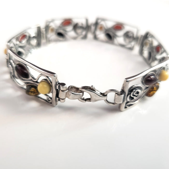 lobster clasp of silver rose bracelet
