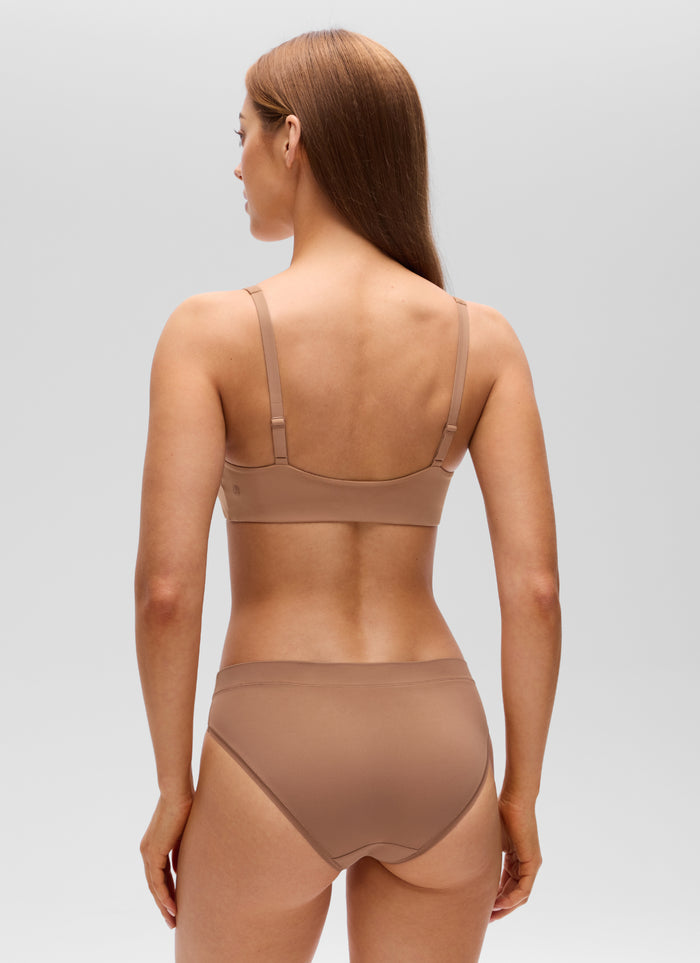CRZ YOGA Women's Softhold Casual V Neck Backless Double Lined Bralette Gravel Beige
