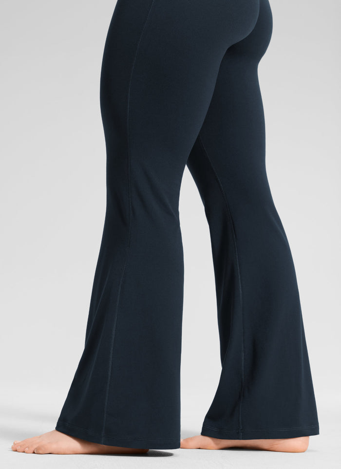 CRZ YOGA Women's Softretch High Rise No Front Seam Flare Legging 31" True Navy