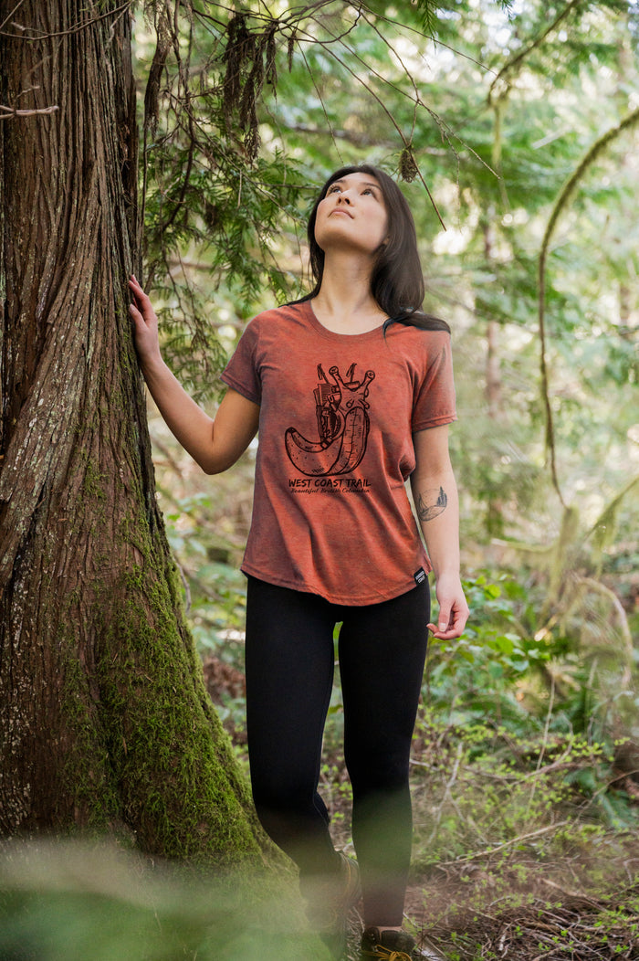 WEST COAST TRAIL - Women's Eco Tee - Rust